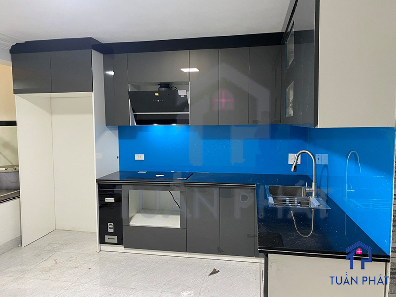 Sự khác biệt của tủ bếp Melamine, Laminate, Acrylic - Chọn Loại Nào? 11 bảng so sánh chi tiết các loại tủ bếp Melamine Laminate Acrylic