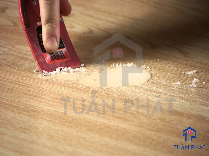 Cách làm sạch bụi bẩn trên đồ nội thất gỗ bằng các công cụ chuyên dùng